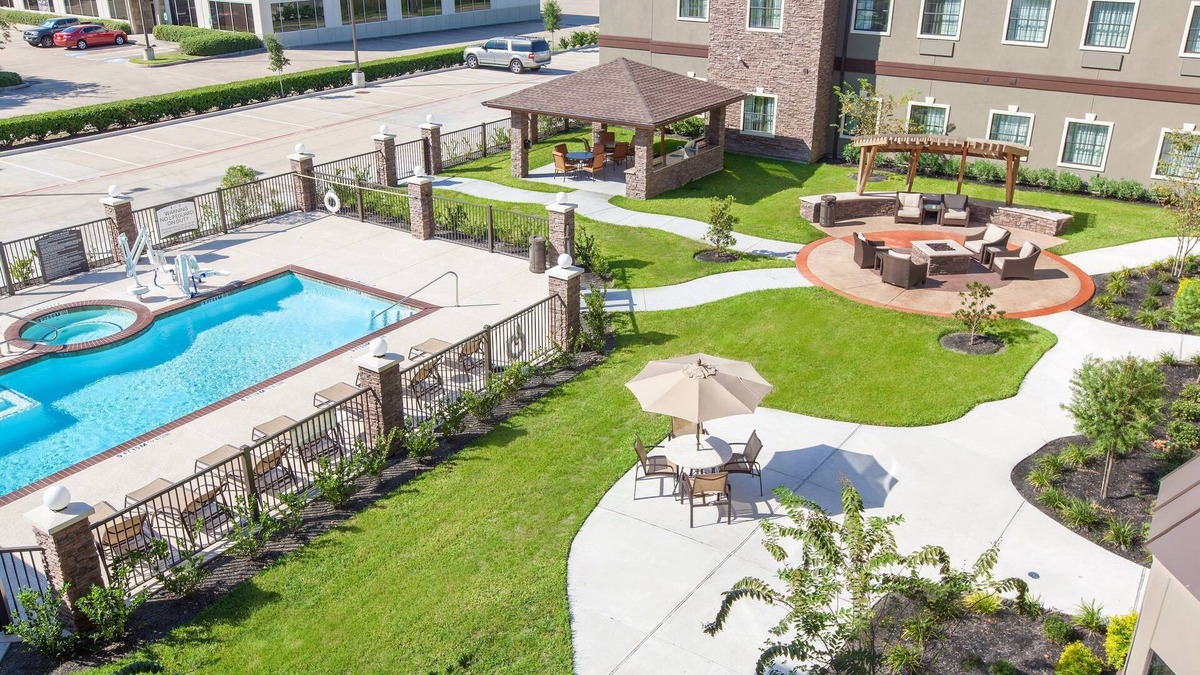 Spring Branch West Condo | Modern Suite | Fitness Center + Outdoor Pool + Hot Tub