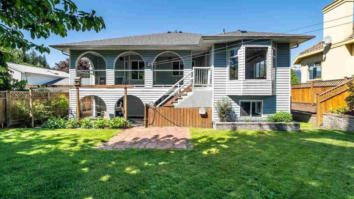 Garibaldi Highlands House | Modern suite in Garibaldi Highlands, near all outdoors fun and 45m to whistler