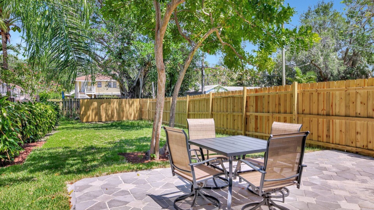 Tarpon River House | Modern Sunny Retreat, Close to Downtown