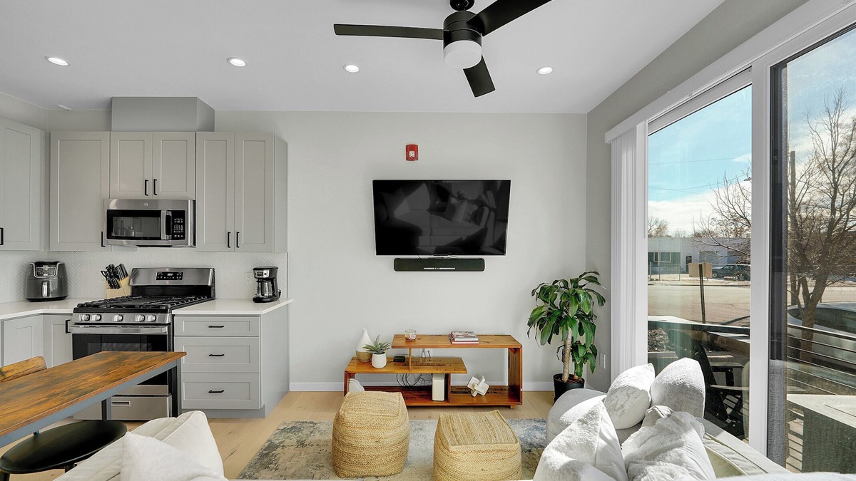 Sunnyside House | Modern Sunnyside Townhome - Monthly Rental