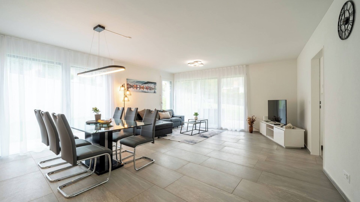 Safenwil House | Modern Swiss Apt | spacious garden + parking + hi-speed wifi