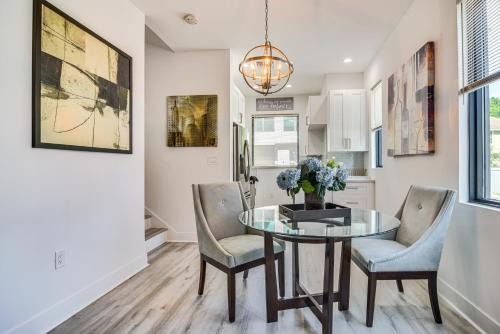 Egypt Lake-Leto House | Modern Tampa Townhome Near Midtown, WFH Friendly!