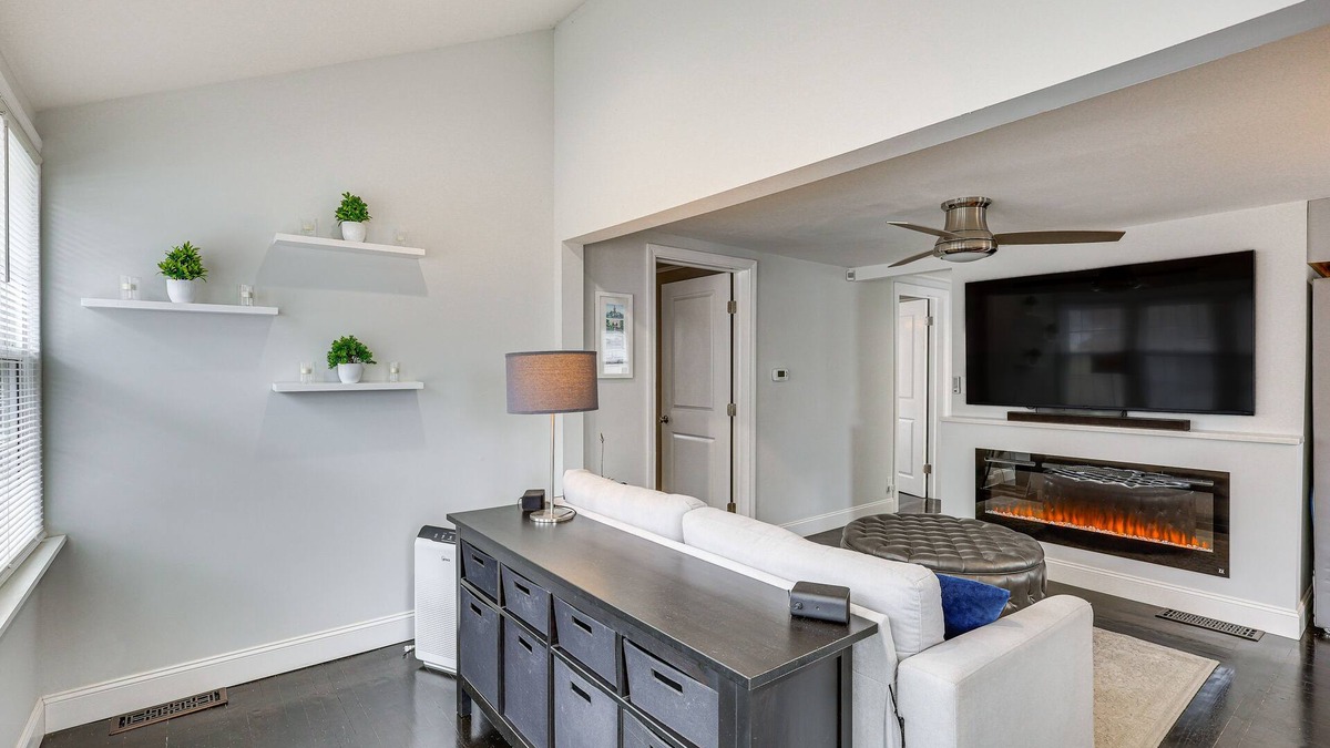 Plymouth Cottage | Modern Terryville Cottage w/Deck & Lake View!