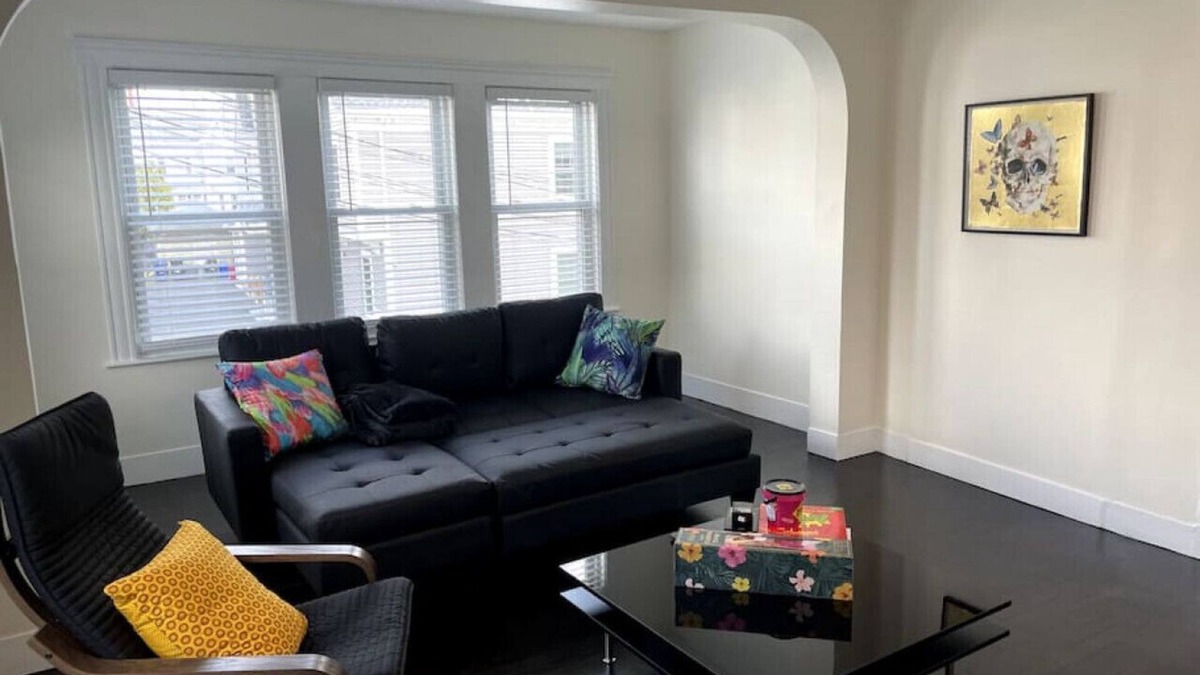 Stoneham Condo | Modern Three Bedroom Condo - Near Boston