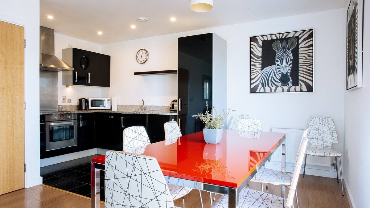 Peninsula Apartment | Modern three bedroom North Greenwich 90