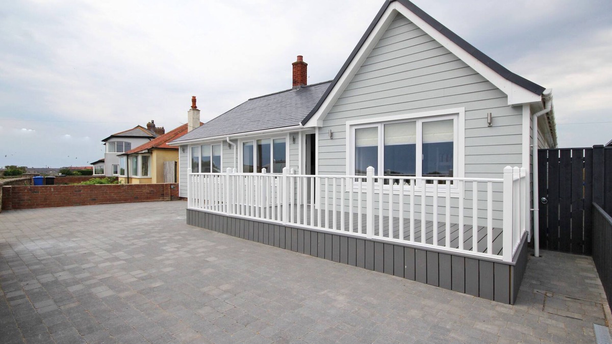 Beadnell House | Modern Three bedrooms with sea views