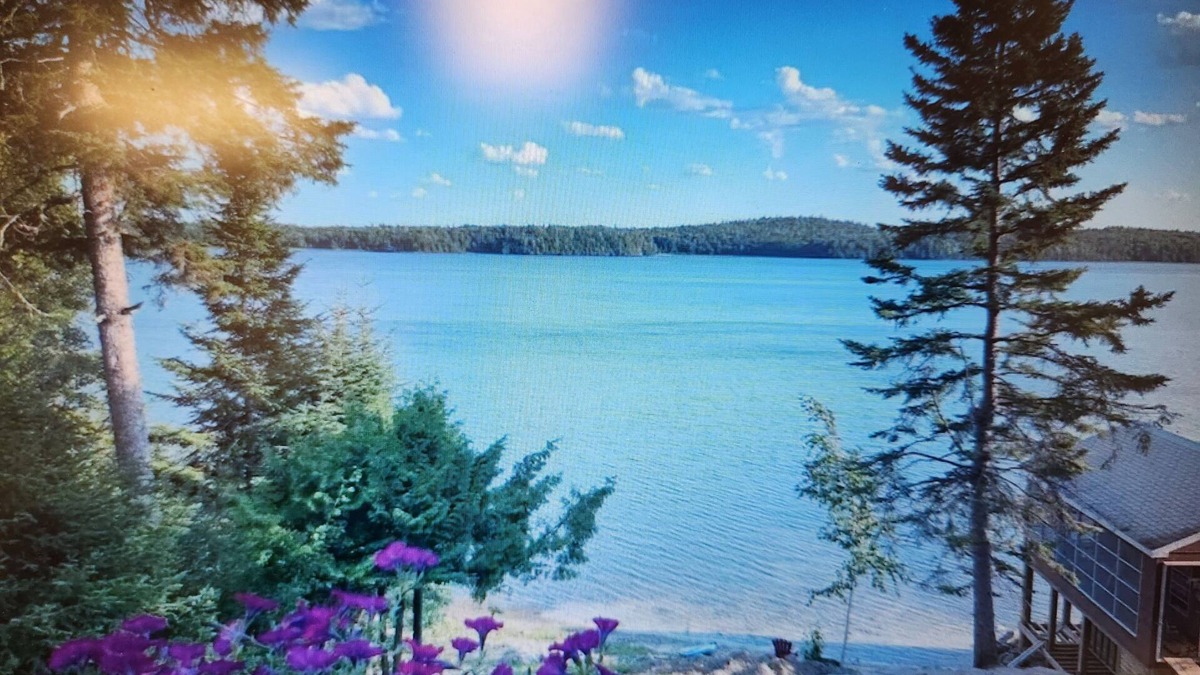 Machin Cabin | Modern Tiny Cottage on Eagle Lake with South facing Private Beach