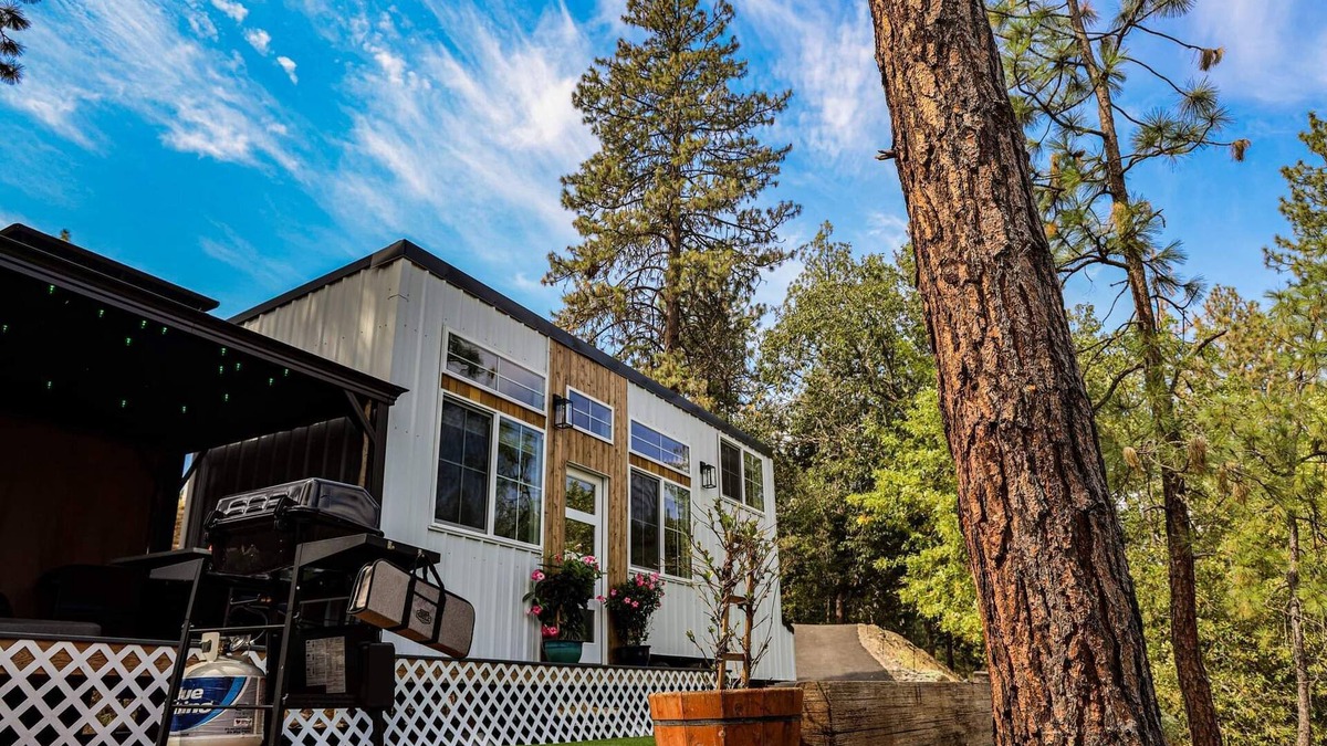 Shady Cove Cabin | Modern Tiny House in the Woods w/Hot Tub