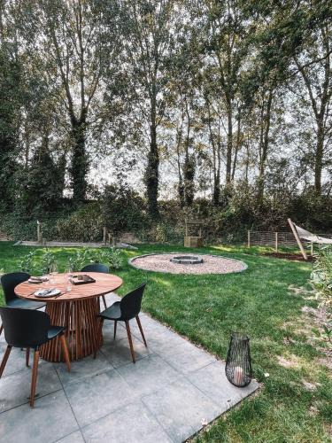 Heinkenszand Ski Chalet | Modern Tiny House Sari in Zeeland near the sea