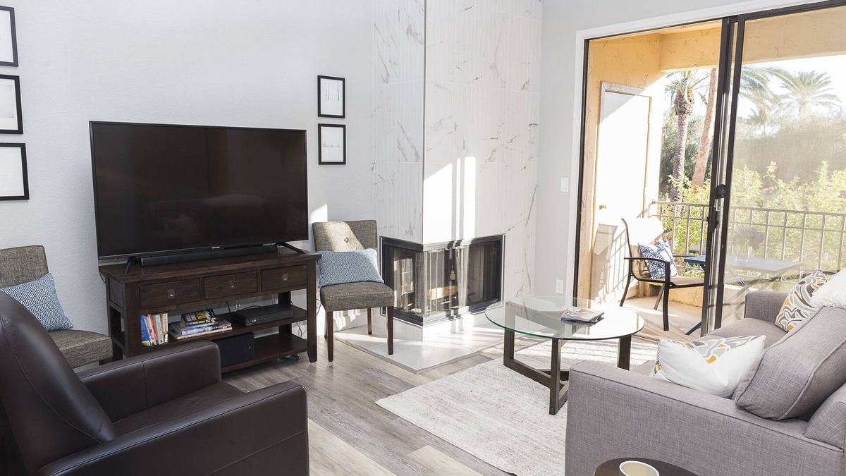 Scottsdale Ranch Condo | Modern top floor corner unit with pool view