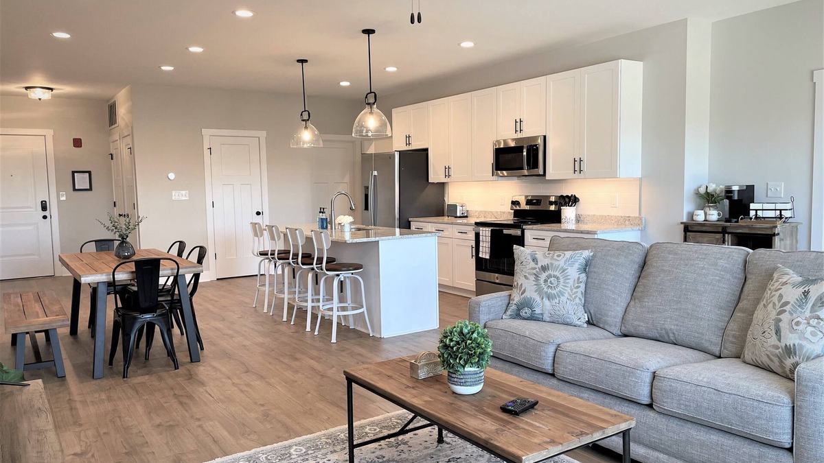 Forest Condo | Modern Top-level 2BR/2BA Condo w/Private Balcony in Secured Bldg w/Elevator!