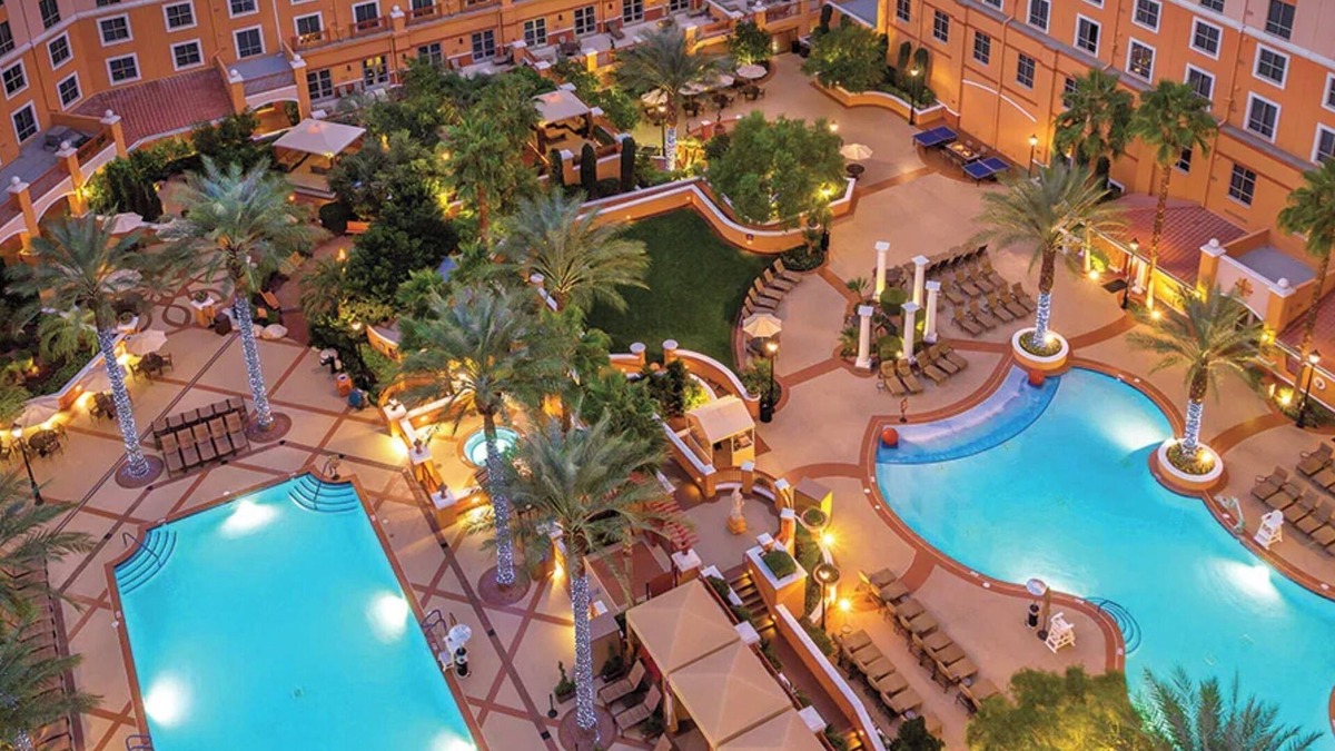 Las Vegas Apartment | Modern tower with 2 bedrooms and WiFi, fitness room in vibrant Las Vegas