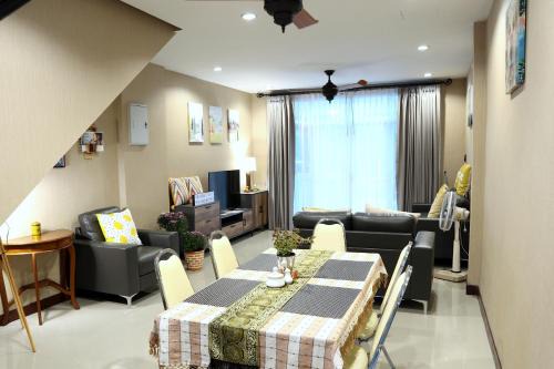 Hai Ya House | Modern Townhome at the Old City