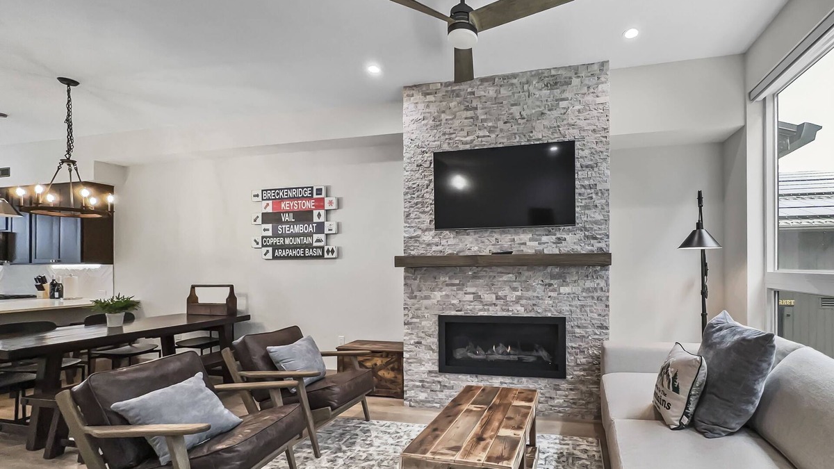 Silverthorne House | Modern Townhome, Rooftop Hot tub, Private Garage 58B