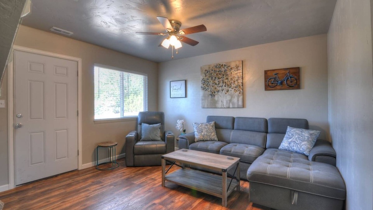 Grand Junction House | Modern Townhome with private HOT TUB!