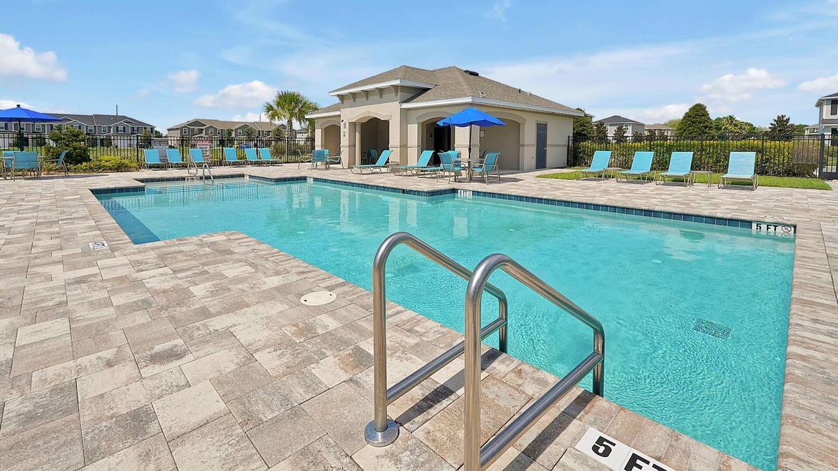 Sanford House | Modern Townhome w/Pool & Private Gym/Boombah Sports/SFB Airport/DT Sanford