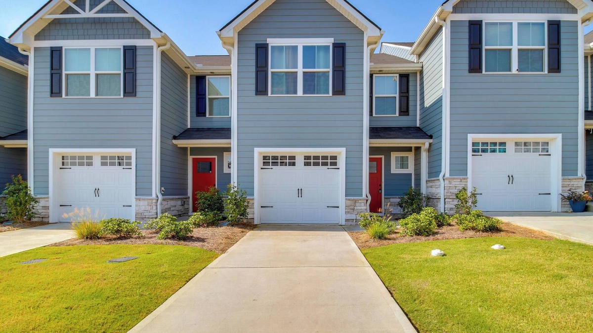 Cartersville House | Modern Townhome w/Patio 7 Mi to Dtwn Cartersville