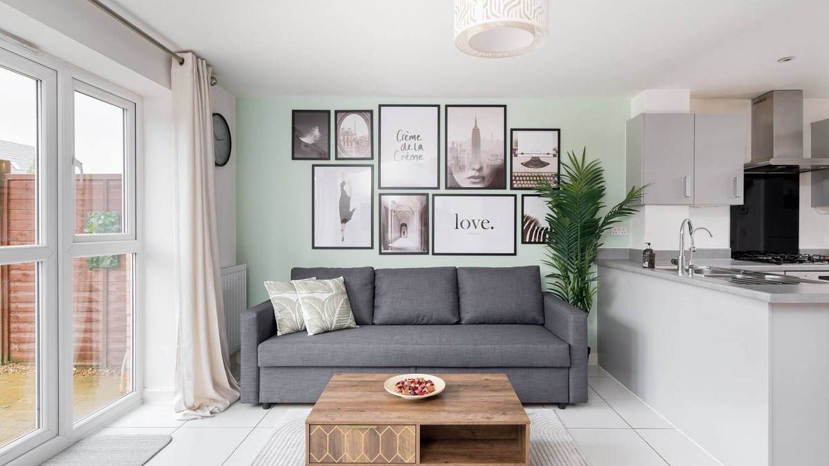 Milton Keynes House | Modern Townhouse | Central | Parking | Garden