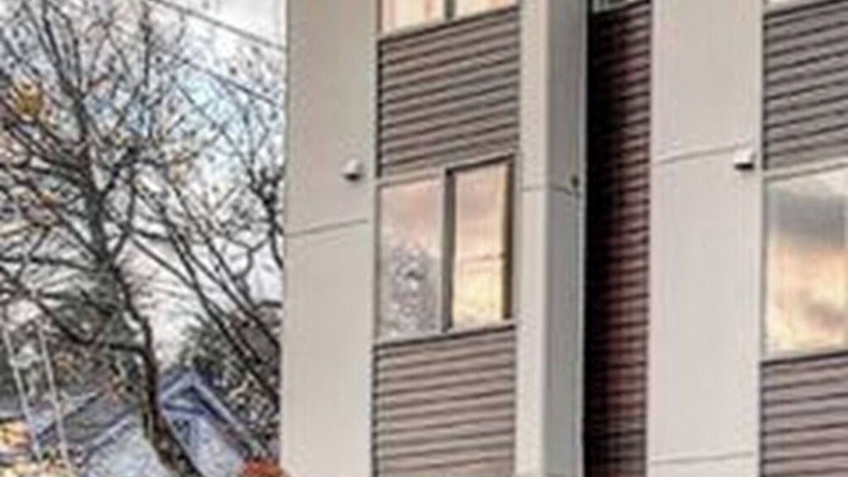 Judkins Park House | Modern Townhouse in Seattle - 3 Floors + Rooftop Deck with Grill, Views