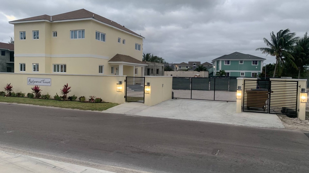 Nassau House | Modern Townhouse Near Beach and Grocery Store