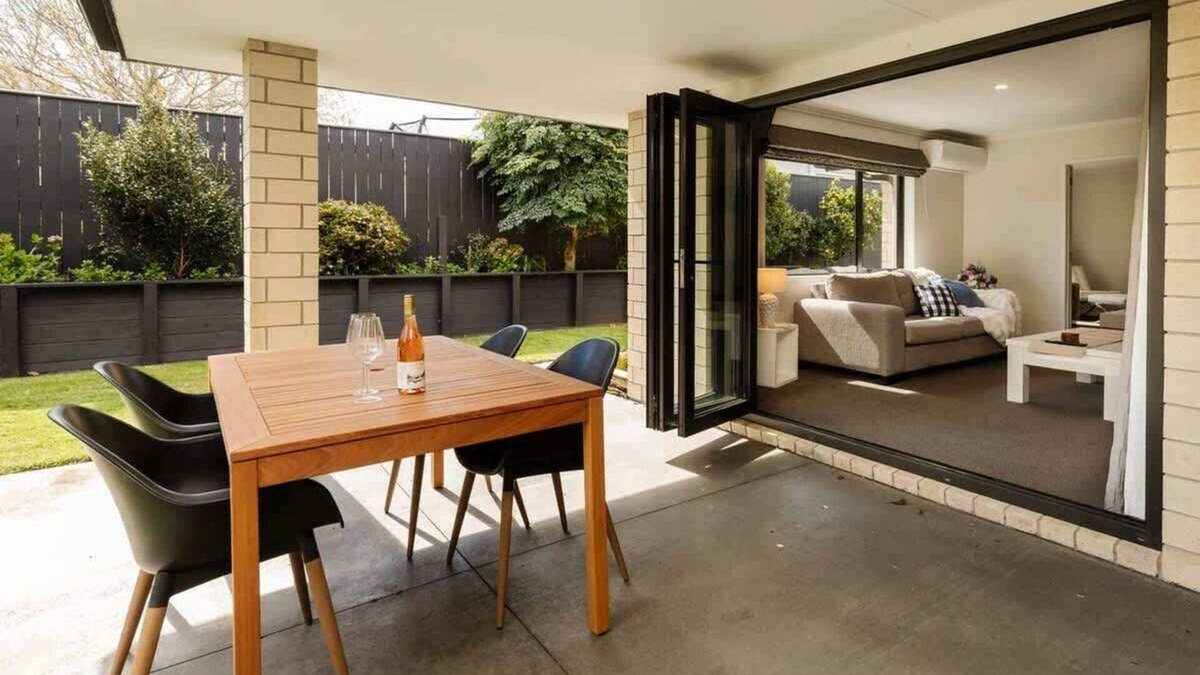 Rewa House | Modern Townhouse In Strandon - comfort and style