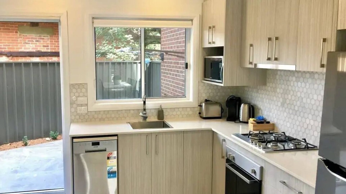 Wagga Wagga Apartment | Modern townhouse with private courtyard located in the CBD.