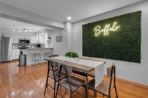 Willert Park Apartment | Modern Trendy Downtown