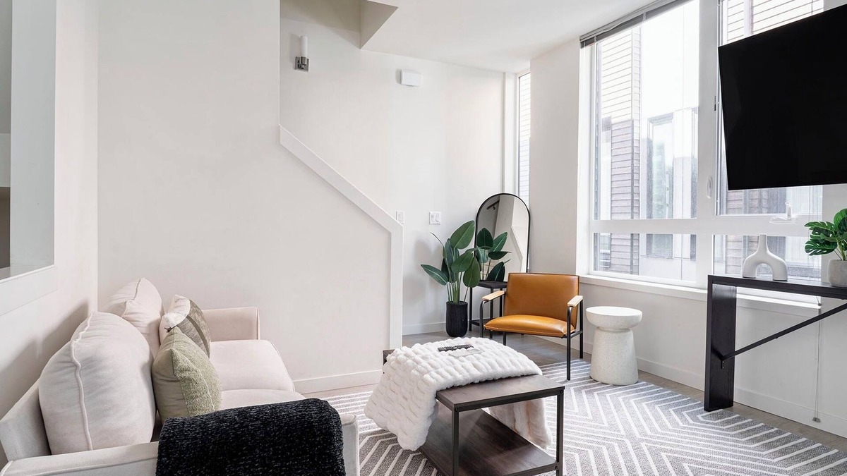 Green Lake House | Modern Tri-Level Townhouse m/s Downtown, UW