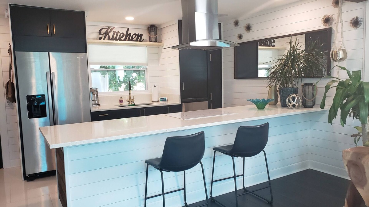 United Central House | Modern Tropical Bungalow