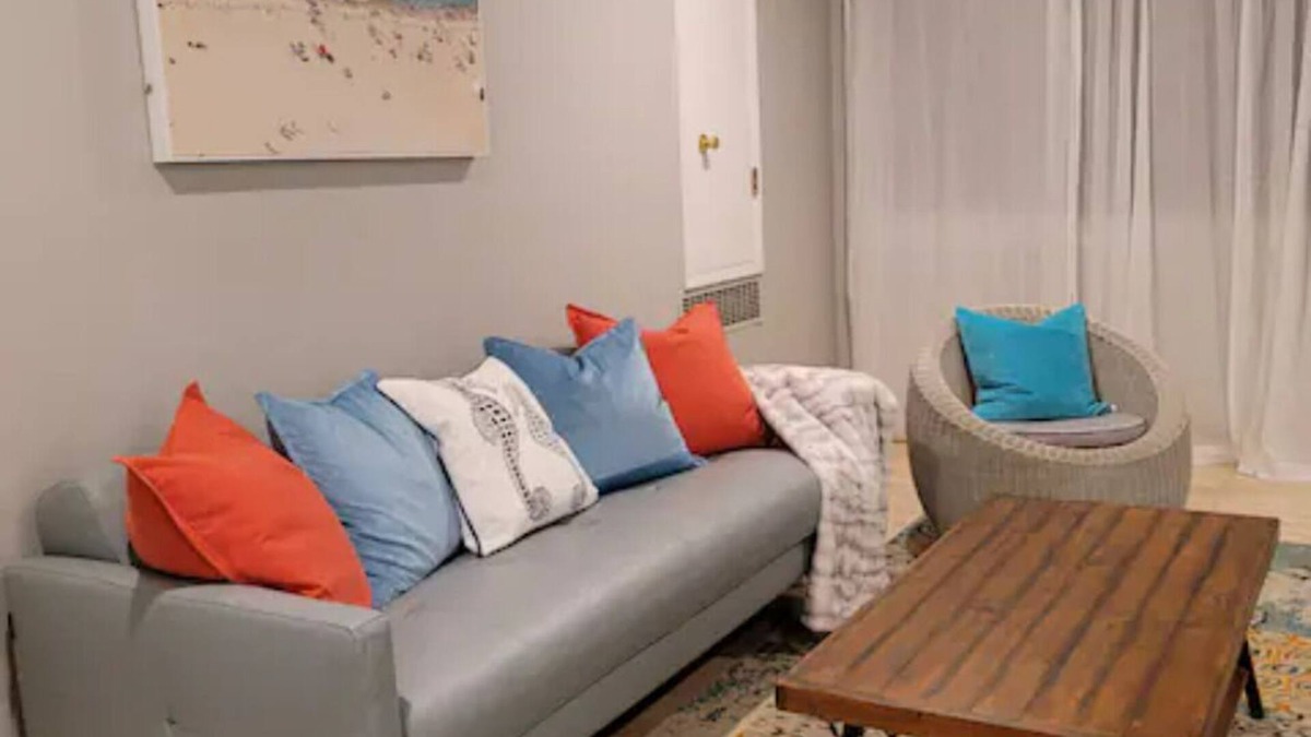 University South Condo | Modern Tropical Vacation Home, Palo Alto/Stanford #655