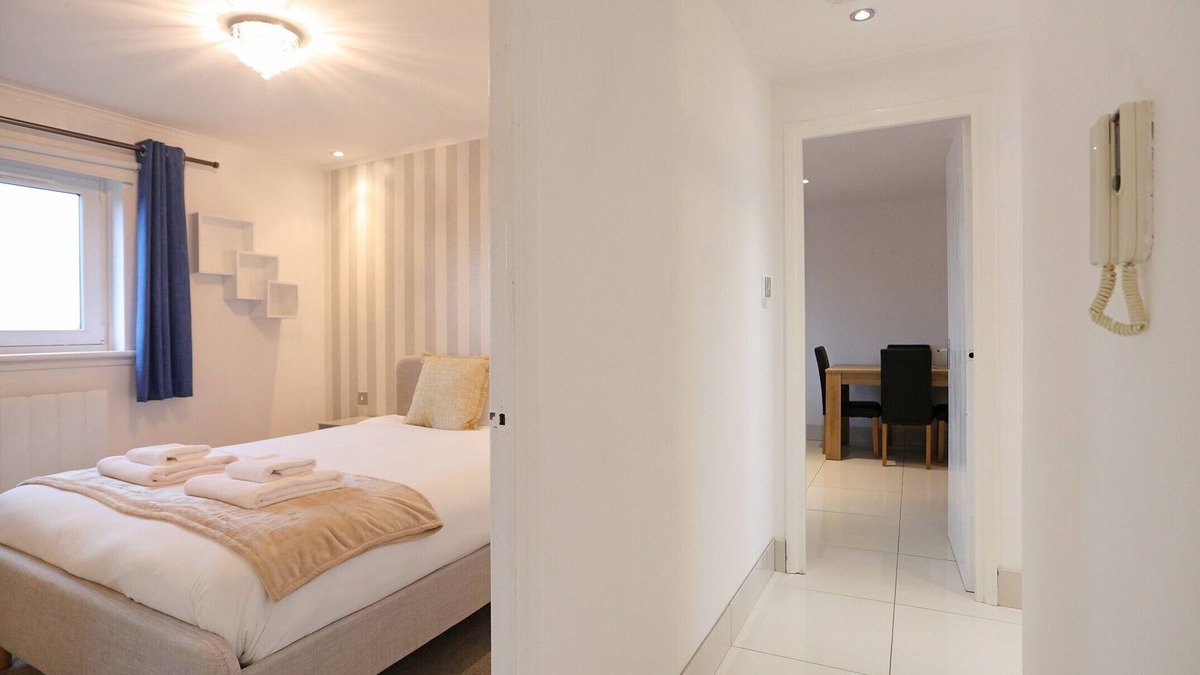 Gogar Apartment | Modern two-bedroom apartment with excellent transport links to the city centre and beyond. Sleeps 4.