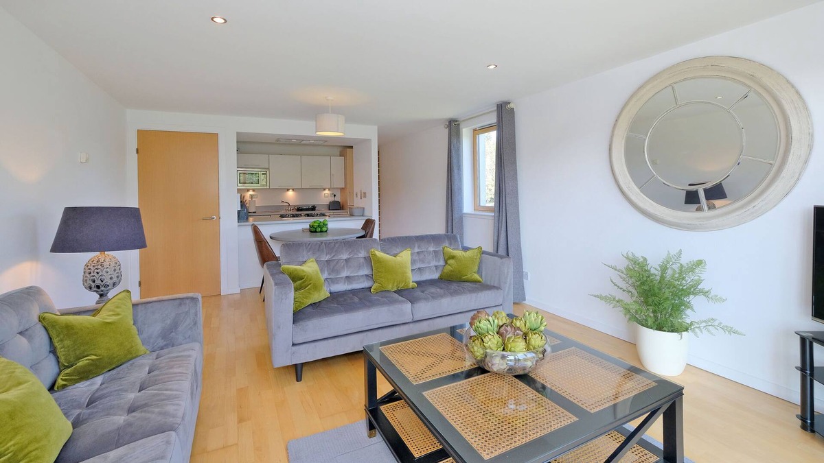Dyce Apartment | Modern two bedroom Aberdeen apartment with river views