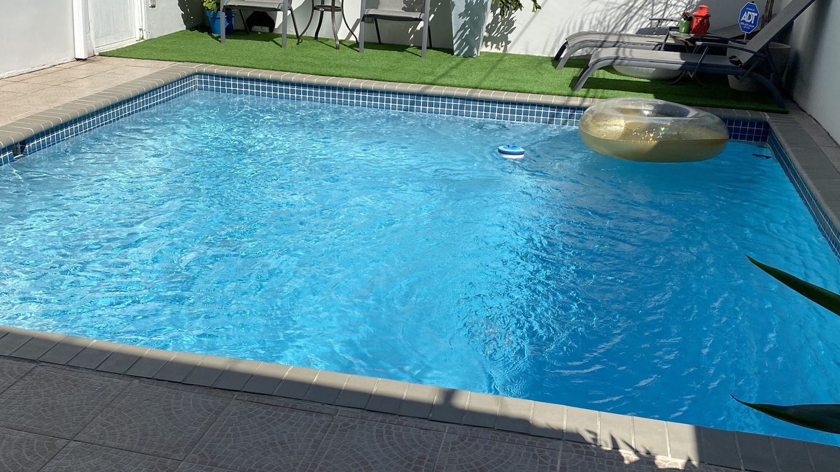 Cangrejo Arriba Apartment | Modern Two-Bedroom Apartment near SJU Airport & Isla Verde Beaches