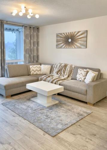 Weiden Apartment | Modern Two-Bedroom apartment with Balcony in Cologne