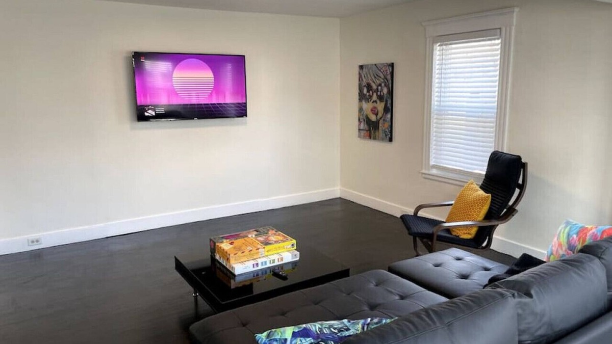 Stoneham Condo | Modern Two Bedroom Condo - Near Boston