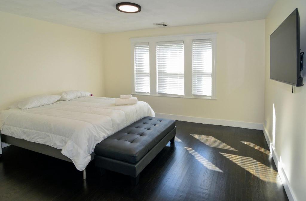 Stoneham Apartment | Modern Two Bedroom Condo - Boston