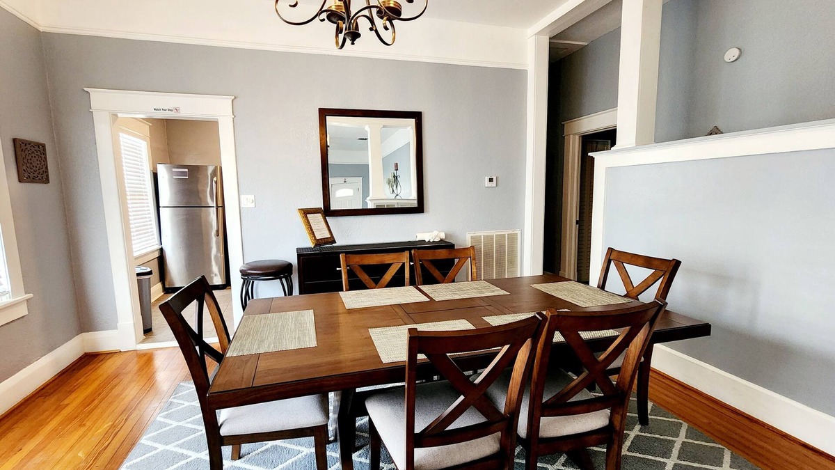 Lakeland House | MODERN TWO BEDROOM HOME!