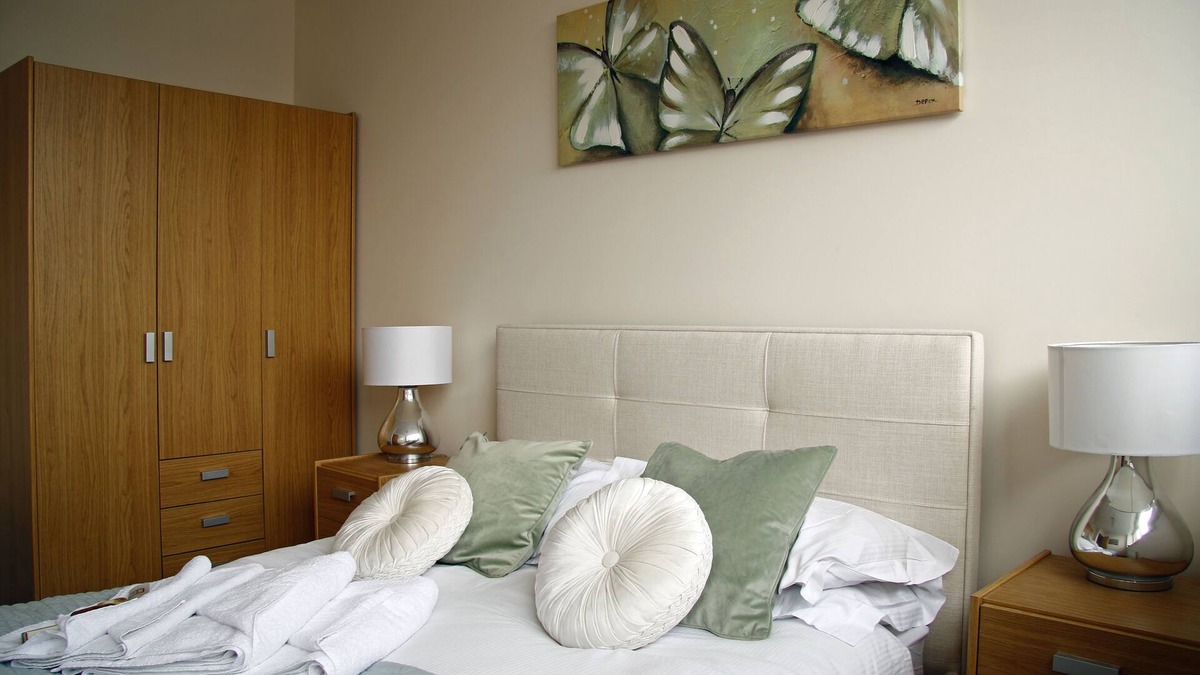 Stevenage Apartment | Modern Two bedroom in Stevenage - Free Wifi