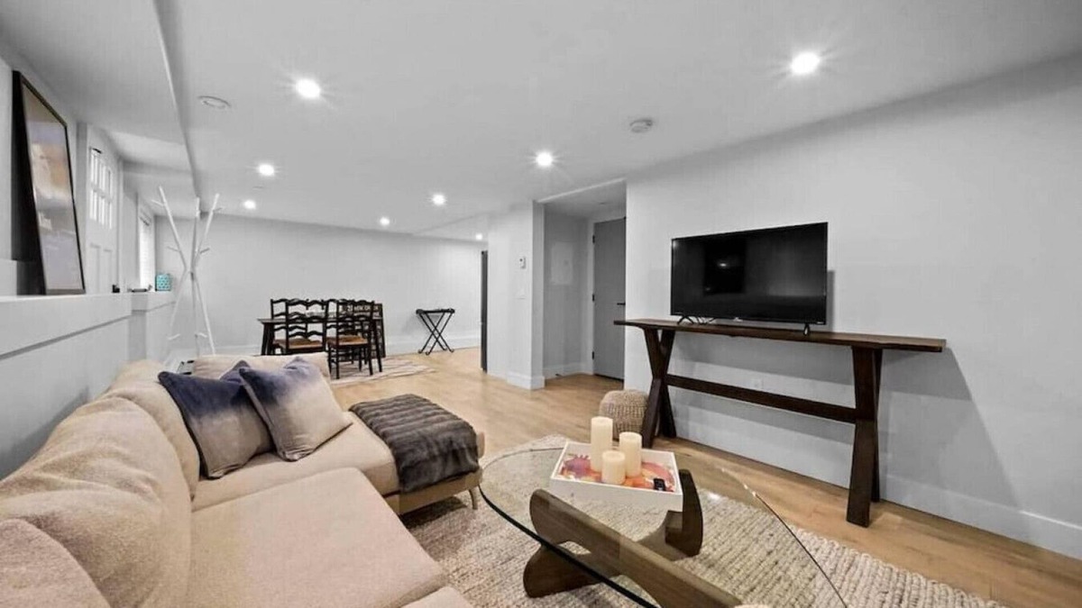 Kitsilano Apartment | Modern Two Bedroom Suite in Stylish Kitsilano
