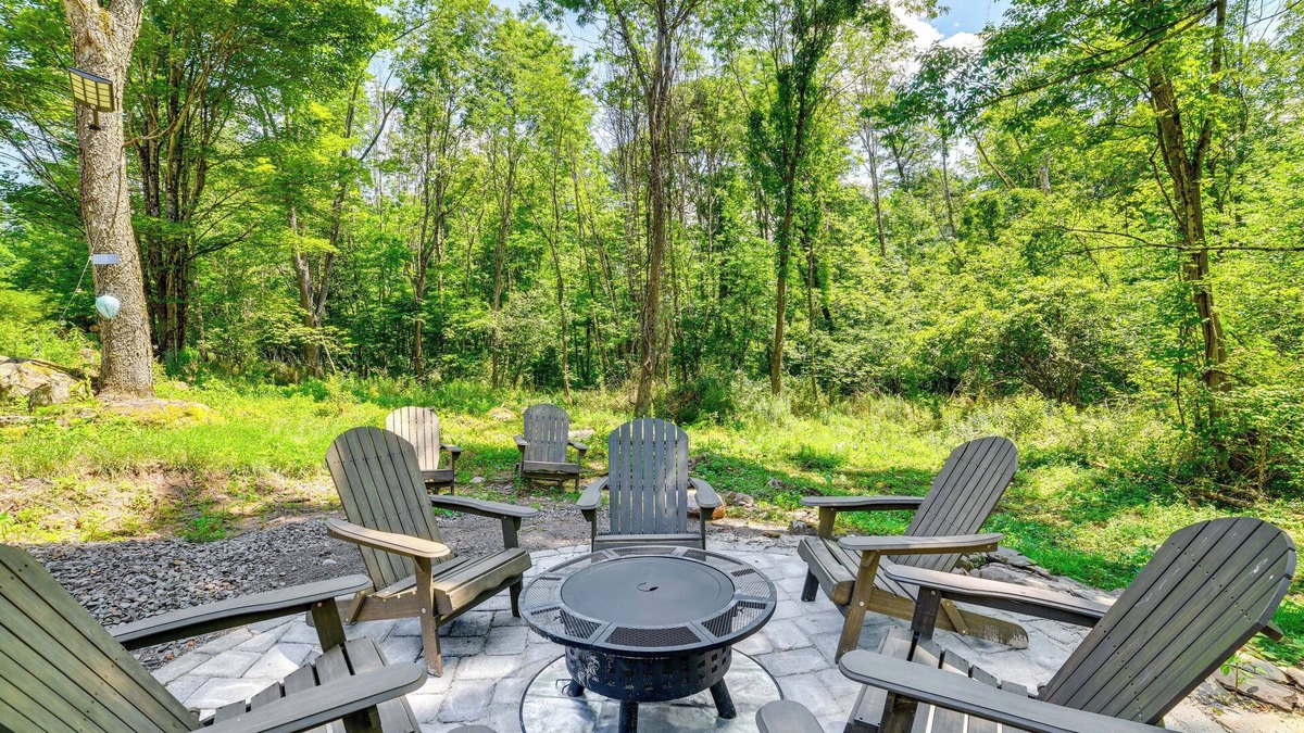 Unadilla Cabin | Modern Unadilla Retreat w/Decks & Gas Grill!