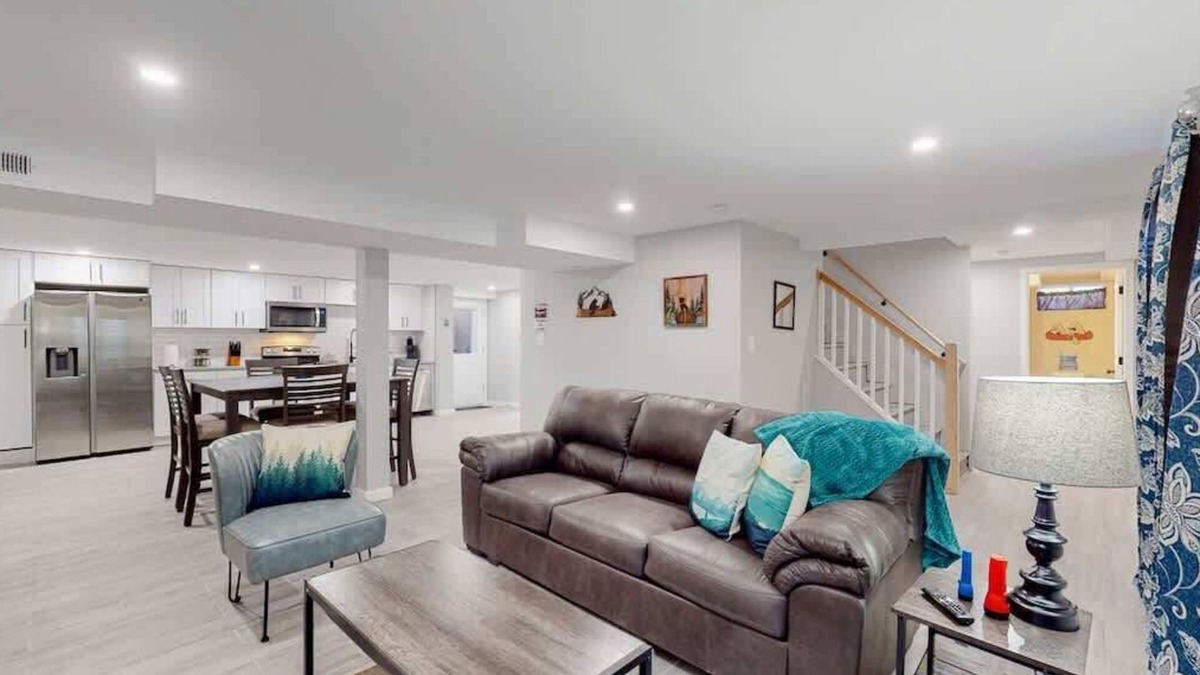 Southeast House | Modern & Updated Unit in Prime Location