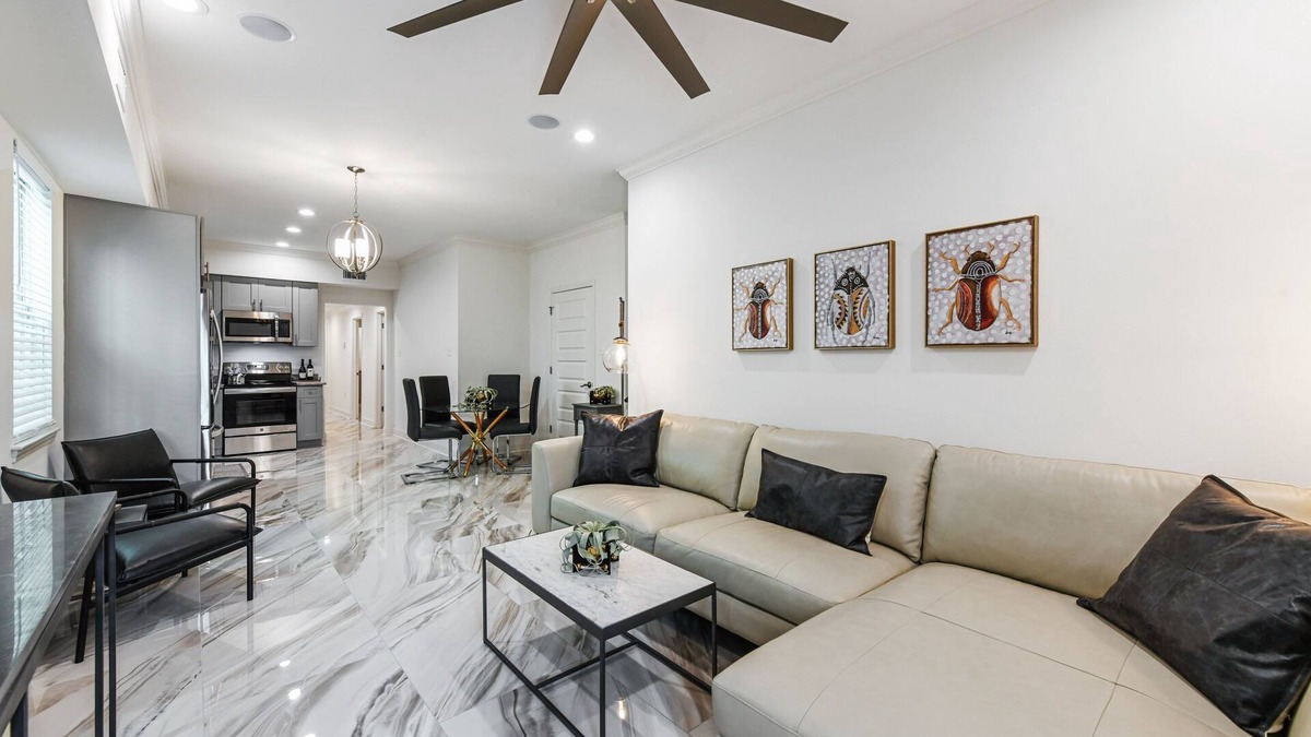 Tulane - Gravier House | Modern Upscale 5BR/5BA (4 en suite) Home near Superdome and French Quarter
