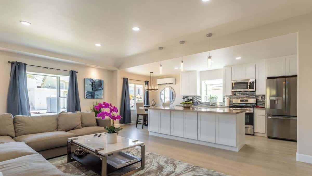 Hillcrest House | Modern upscale home, 2bd 2bth, Pr Patio, 1 Blk>Zoo