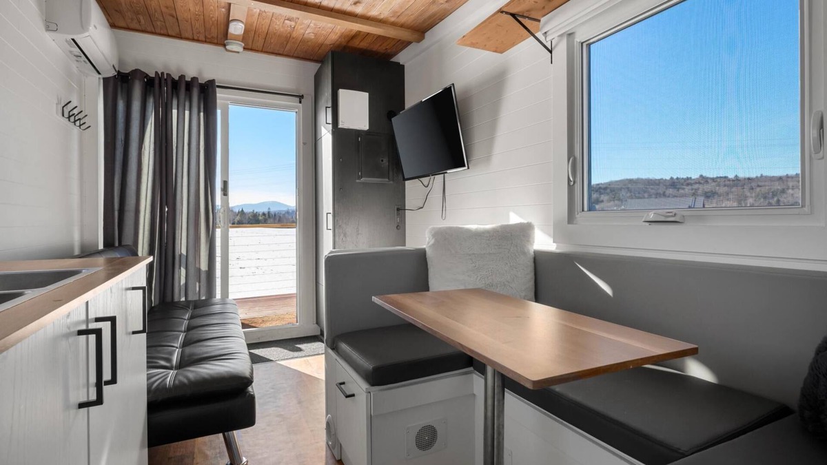 Morrisville House | Modern & Upscale Tiny Home, Great Spot near Stowe