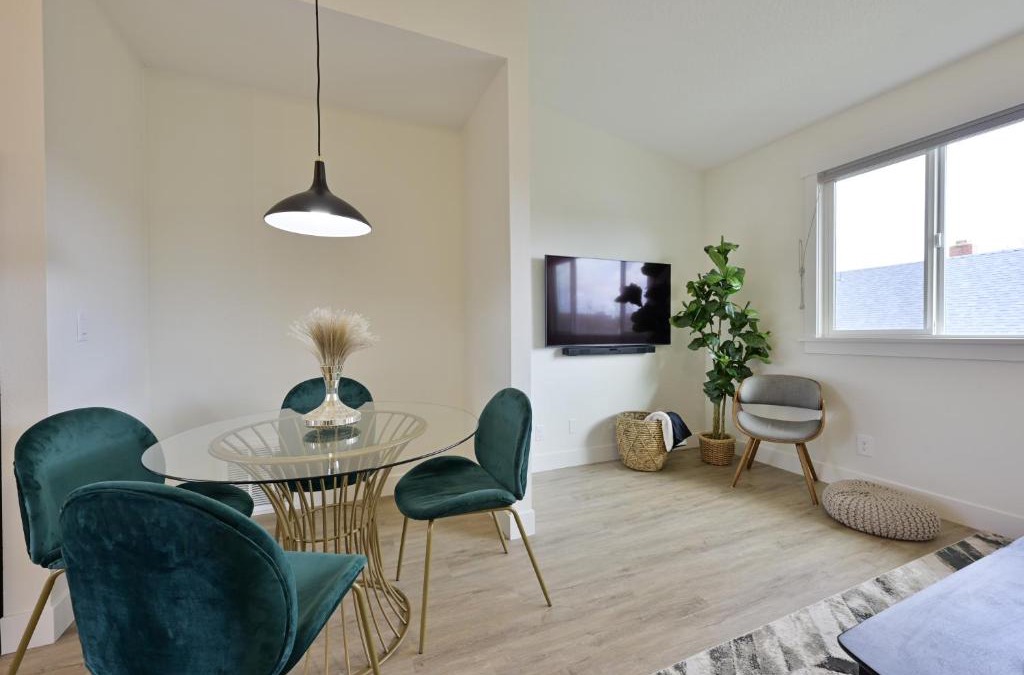 Grant House | Modern Upstairs Loft - Newly Renovated!