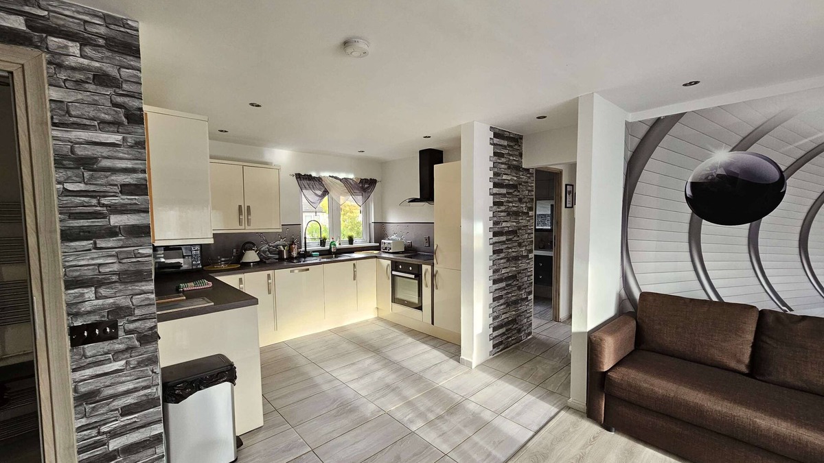 Lisburn Apartment | Modern Urban Haven: Stylish Getaway