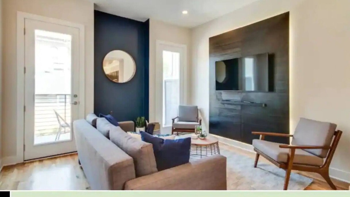 Chestnut Hill House | Modern Urban Oasis-Minutes to Broadway