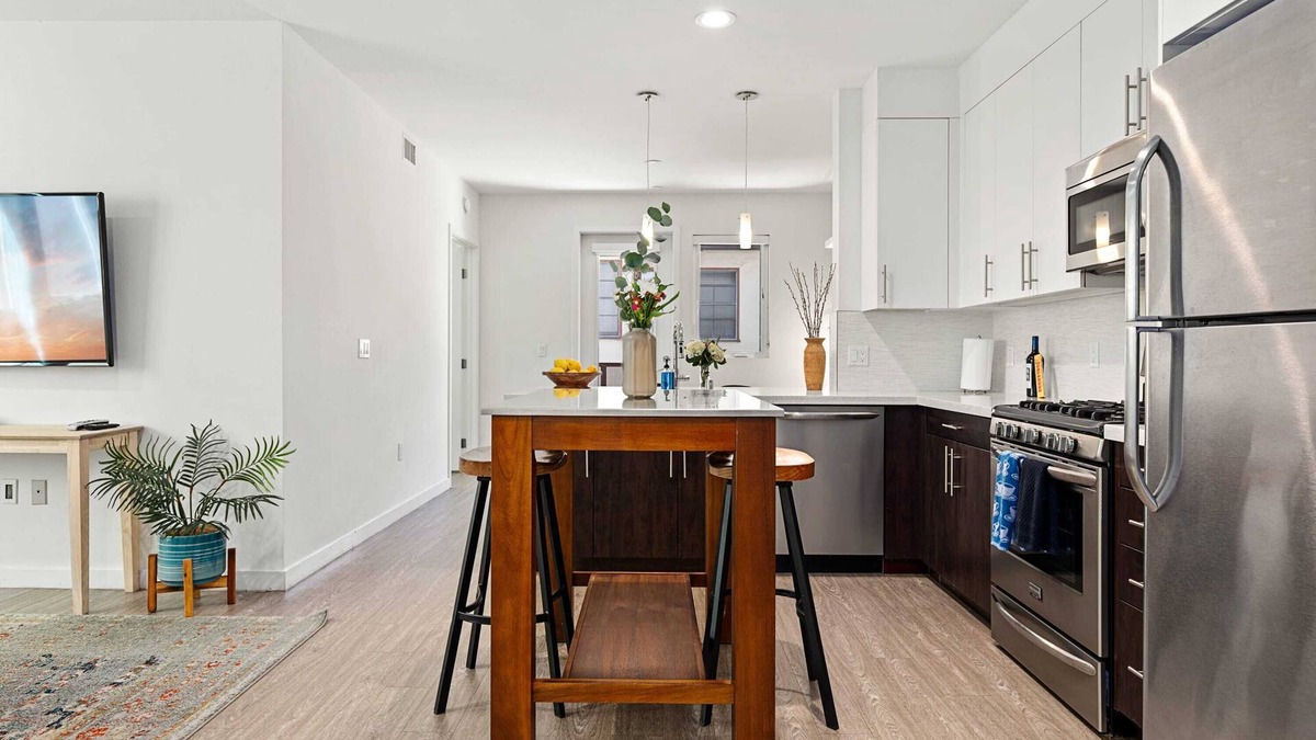 Carthay Circle Condo | Modern Urban Retreat with Industrial Flair