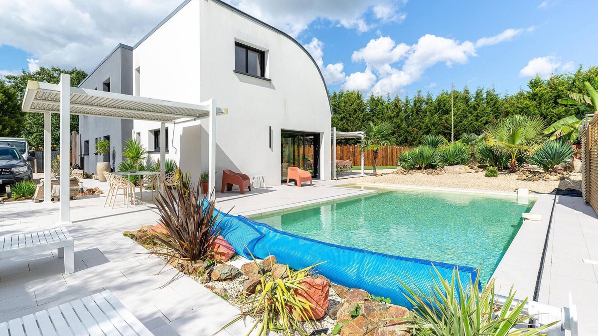 Saint-Aignan-Grandlieu House | Modern Villa with Private Pool