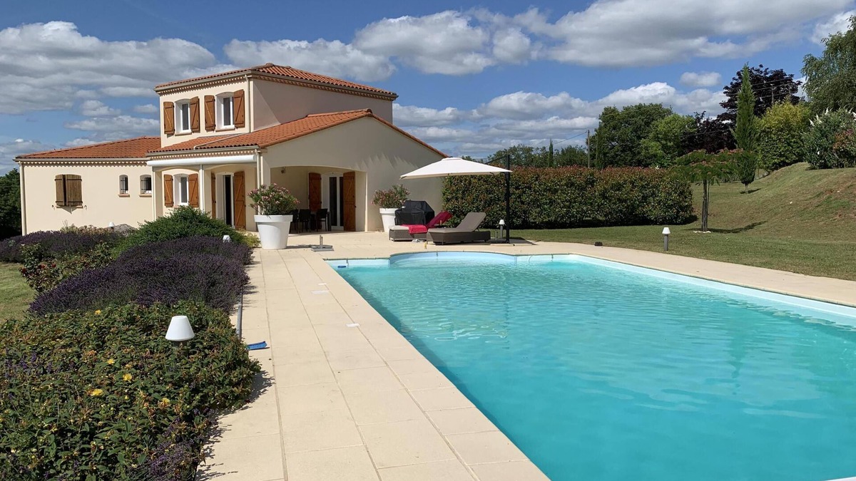 Saint-Pierre-Lafeuille House | Modern villa with private pool and garden